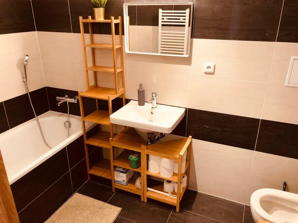 Moskevska Apartment With Terrace & Great Location Near The Centre Prague